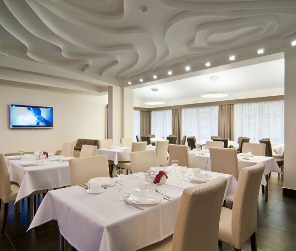 Sala śniadaniowa i organizacja uroczystości